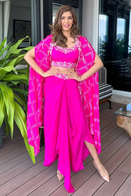 Buy Pink City By Sarika Pink Silk Embroidery Round Neck Bandhani Print Cape Draped Skirt Set Online at Aza Fashions Buy_Pink City By Sarika_Pink Silk Embroidery Round Neck Bandhani Print Cape Draped Skirt Set _Online_at_Aza_Fashions