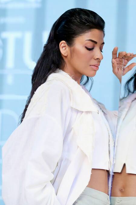 Buy Dhi White Cotton Embroidery Collared Soft Overlay Online at Aza Fashions Buy_Dhi_White Cotton Embroidery Collared Soft Overlay _Online_at_Aza_Fashions