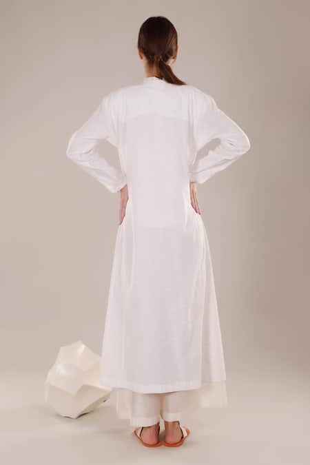 Shop Dhi White Chanderi Solid Trench Coat at Aza Fashions Shop_Dhi_White Chanderi Solid Trench Coat _at_Aza_Fashions