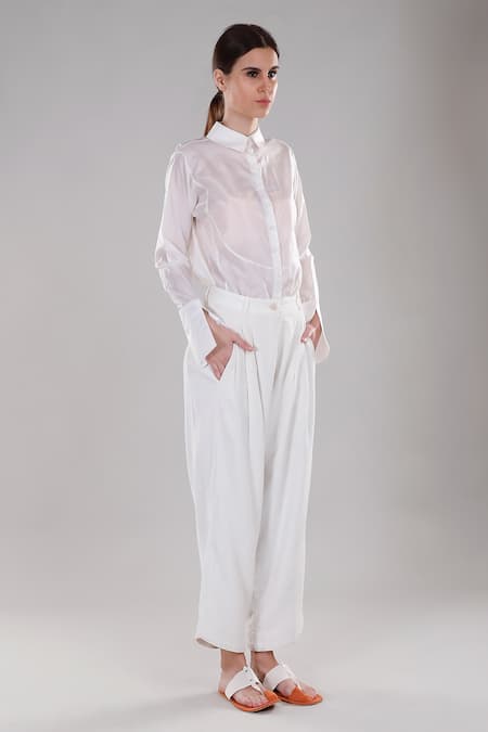 Shop Dhi White Handloom Cotton Pleated Trouser at Aza Fashions Shop_Dhi_White Handloom Cotton Pleated Trouser _at_Aza_Fashions