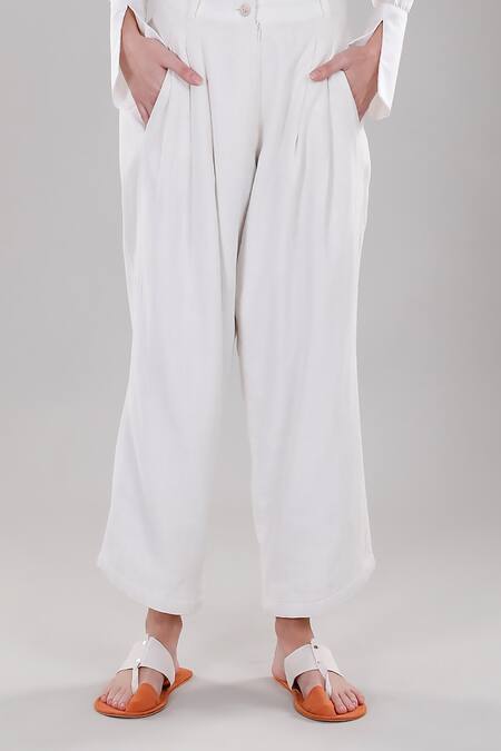 Shop Dhi White Handloom Cotton Pleated Trouser Online at Aza Fashions Shop_Dhi_White Handloom Cotton Pleated Trouser _Online_at_Aza_Fashions
