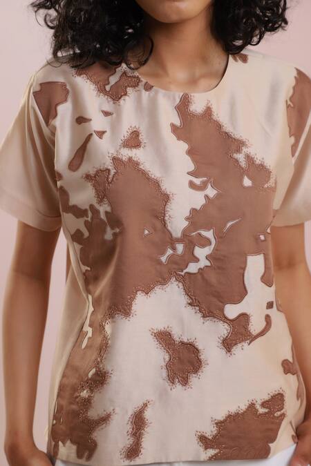 Dhi_White Chanderi Embroidery Round Neck Abstract Patch Work Top _at_Aza_Fashions