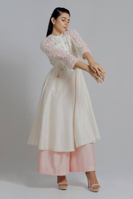 Dhi_White Chanderi Silk Embroidered Thread Butterfly Applique Kurti _at_Aza_Fashions