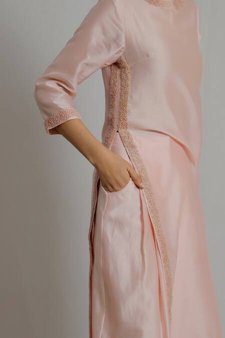 Dhi_Pink Chanderi Silk Embroidered Thread Round Kurta _at_Aza_Fashions