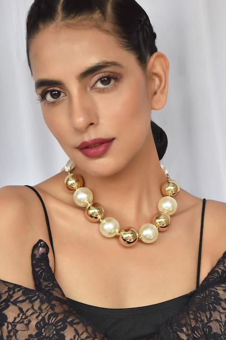 Gwacy Pearl Embellished Necklace 