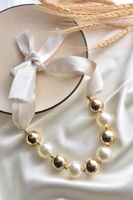 Gwacy Pearl Embellished Necklace 
