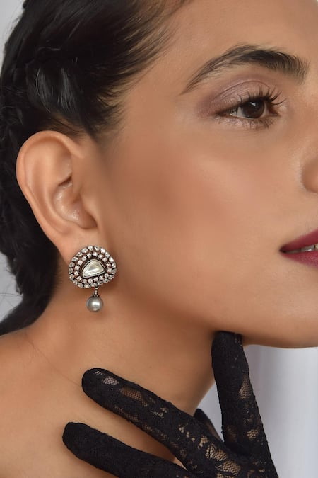 Gwacy Stone Embellished Stud Earrings 