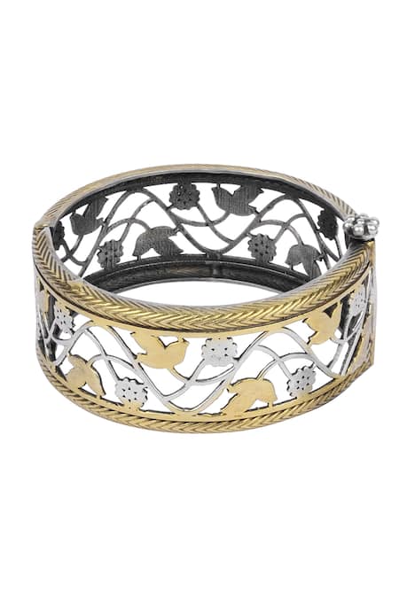 Shop Sangeeta Boochra X Payal Singhal Gold Plated Cut Work Anya Handcrafted Bangle Single Pc at Aza Fashions Shop_Sangeeta Boochra X Payal Singhal_Gold Plated Cut Work Anya Handcrafted Bangle Single Pc _at_Aza_Fashions