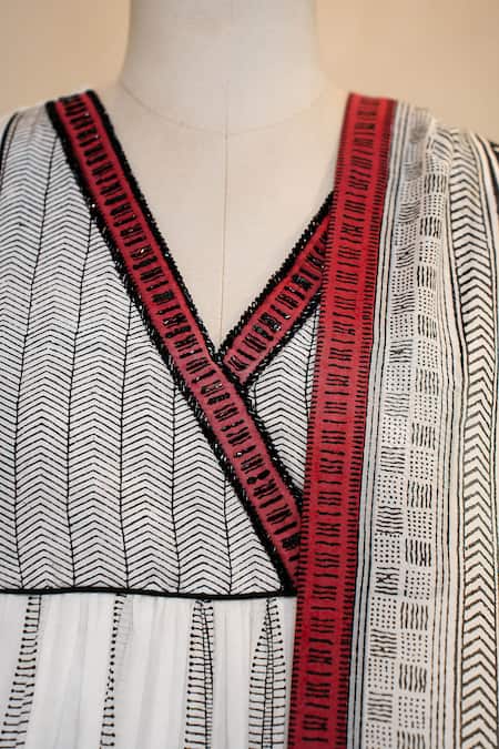 Buy_Sanjev Marwaaha_Ivory Cotton Silk Hand Block Printed V Neck Kurta And Pant Set_Online_at_Aza_Fashions