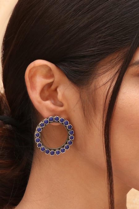 SELF DESIGN GOLD PLATED WITH BLUE STONE ROUND SHAPED STUD EARRING – E2O  Fashion