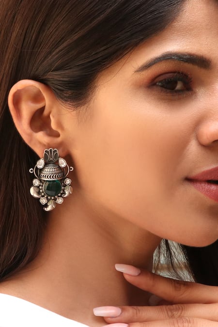 Noor Kundan Embellished Stud Earrings 