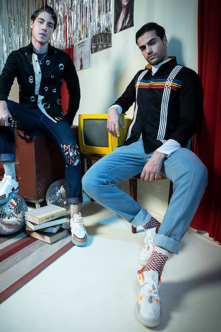 Buy_Abkasa_Black Cotton Embroidery Karaoke Shirt 