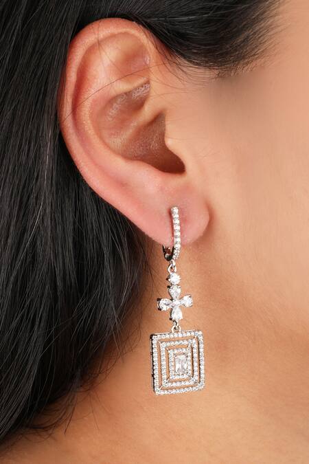 Cute Diamond Drop Earrings | Timeless Gold Drop Earrings | CaratLane