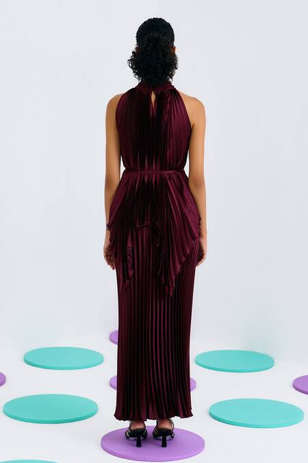 Shop Pleats By Aruni Maroon Crepe, Satin Solid Pleated Mermaid Skirt at Aza Fashions Shop_Pleats By Aruni_Maroon Crepe, Satin Solid Pleated Mermaid Skirt_at_Aza_Fashions