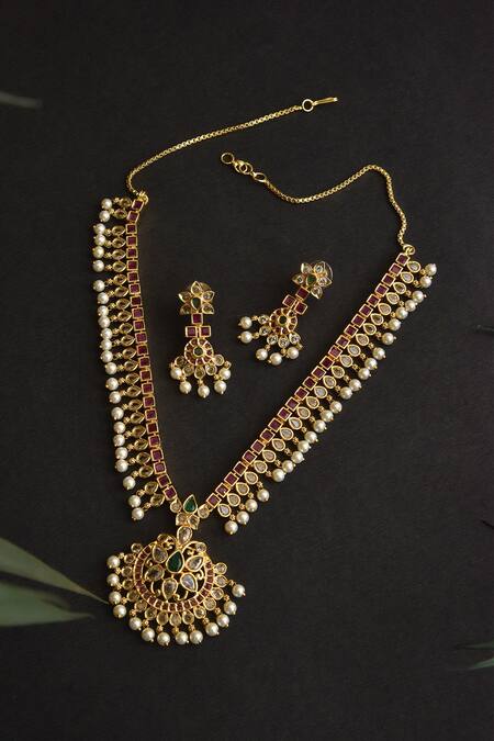 Shop_Swabhimann_Green Kundan And Pearl Embellished Pendant Necklace Set_at_Aza_Fashions