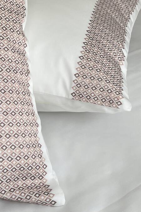 Sadyaska_White 100% Cotton Thread Embroidered Glory Bedsheet Set_Online_at_Aza_Fashions