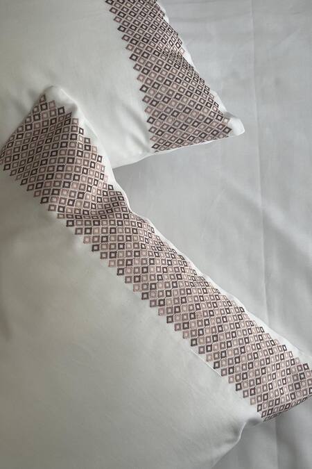 Buy_Sadyaska_White 100% Cotton Thread Embroidered Glory Bedsheet Set_Online_at_Aza_Fashions