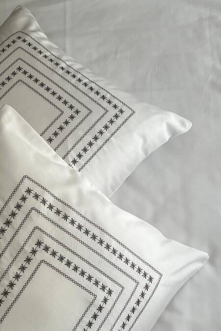 Sadyaska_White 100% Cotton Thread Embroidered Minisol Bedsheet Set_Online_at_Aza_Fashions