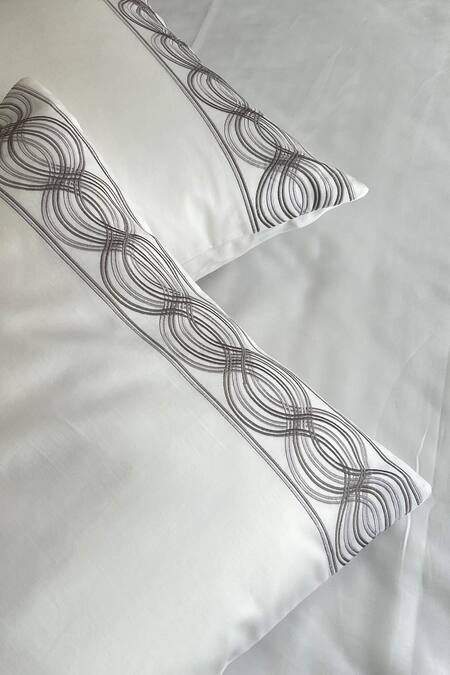 Buy_Sadyaska_White 100% Cotton Thread Embroidered Surge Bedsheet Set_Online_at_Aza_Fashions