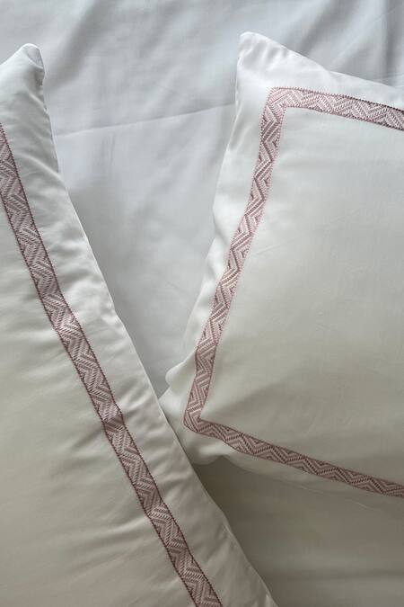 Buy_Sadyaska_White 100% Cotton Thread Embroidered Wiggle Bedsheet Set_Online_at_Aza_Fashions