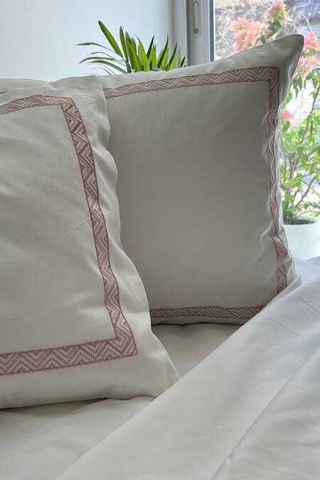 Sadyaska White 100% Cotton Thread Embroidered Wiggle Bedsheet Set at Aza Fashions Sadyaska_White 100% Cotton Thread Embroidered Wiggle Bedsheet Set_at_Aza_Fashions