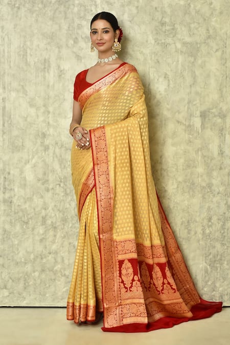 Samyukta Singhania Bloom Pattern Saree With Running Blouse 