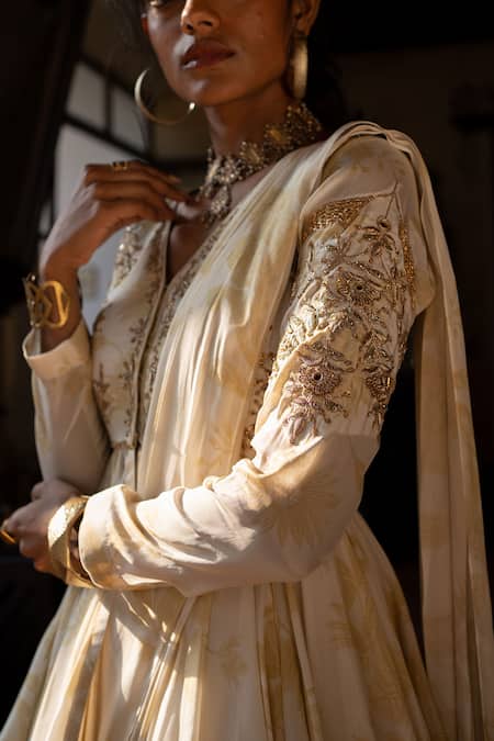 Buy Paulmi And Harsh Ivory Crepe Zari, Embroidery Pre-stitched Saree With Embellished Peplum Top Online at Aza Fashions Buy_Paulmi And Harsh_Ivory Crepe Zari, Embroidery Pre-stitched Saree With Embellished Peplum Top _Online_at_Aza_Fashions