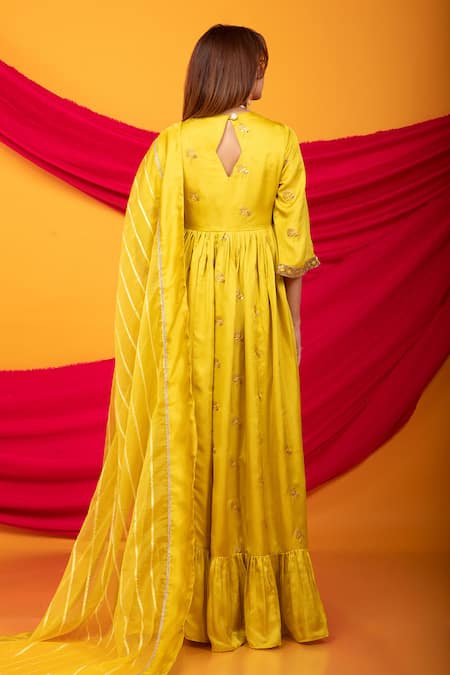 Shop Monk & Mei By Sonia Anand Yellow Silk Cut Work Split Zunera Floral Butti Embellished Anarkali With Dupatta at Aza Fashions Shop_Monk & Mei By Sonia Anand_Yellow Silk Cut Work Split Zunera Floral Butti Embellished Anarkali With Dupatta _at_Aza_Fashions
