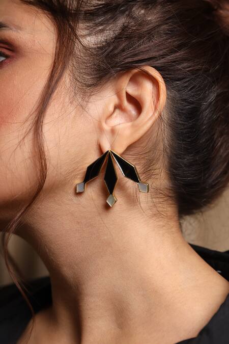 Share more than 238 black gold earrings latest