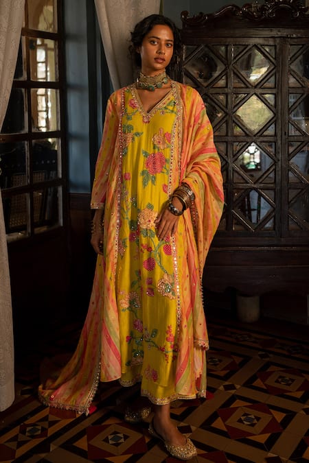 Paulmi and Harsh Yellow Kurta And Dupatta  Mallie Chanderi Printed Floral & Pant Set  