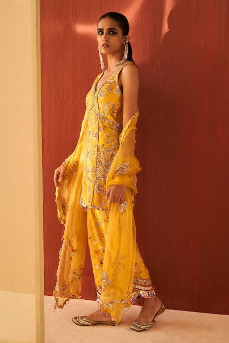 Priyanka Singh Yellow Silk Organza Sequins, Embroidery, Zari Sweetheart Neck Mughal Kurta Set Online at Aza Fashions Priyanka Singh_Yellow Silk Organza Sequins, Embroidery, Zari Sweetheart Neck Mughal Kurta Set _Online_at_Aza_Fashions
