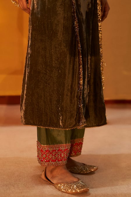 Priyanka Singh Green Velvet, Silk, Organza Sequins, Zari, Embroidery Round Neck Kurta Set Online at Aza Fashions Priyanka Singh_Green Velvet, Silk, Organza Sequins, Zari, Embroidery Round Neck Kurta Set _Online_at_Aza_Fashions