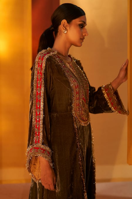 Buy Priyanka Singh Green Velvet, Silk, Organza Sequins, Zari, Embroidery Round Neck Kurta Set Online at Aza Fashions Buy_Priyanka Singh_Green Velvet, Silk, Organza Sequins, Zari, Embroidery Round Neck Kurta Set _Online_at_Aza_Fashions
