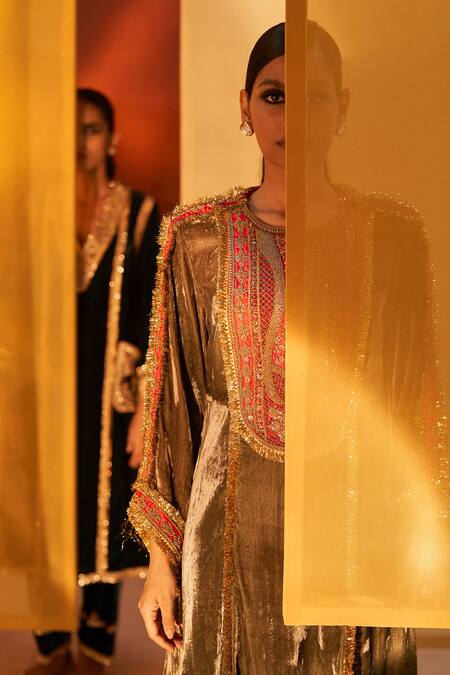 Priyanka Singh Green Velvet, Silk, Organza Sequins, Zari, Embroidery Round Neck Kurta Set at Aza Fashions Priyanka Singh_Green Velvet, Silk, Organza Sequins, Zari, Embroidery Round Neck Kurta Set _at_Aza_Fashions