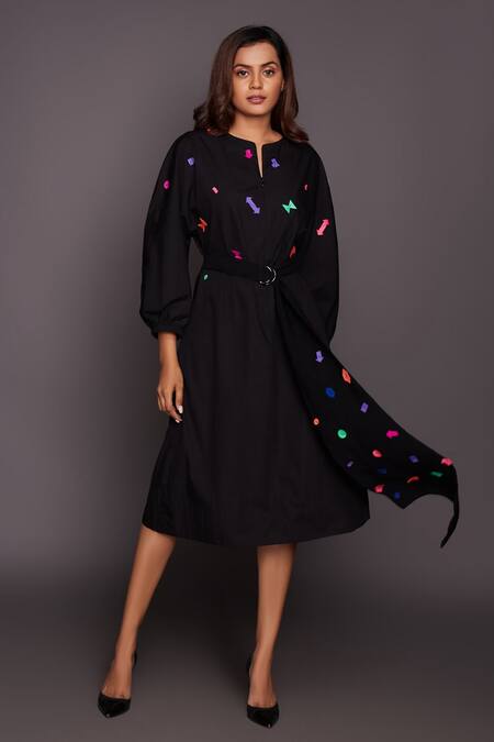 Deepika Arora Black Cotton Round Neck Tapered Waist Dress With Belt at Aza Fashions Deepika Arora_Black Cotton Round Neck Tapered Waist Dress With Belt_at_Aza_Fashions