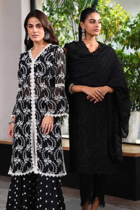 Mulmul Black 100% Pure Mulmul Embroidery Nelli Kurta Set With Betora Dupatta at Aza Fashions Mulmul_Black 100% Pure Mulmul Embroidery Nelli Kurta Set With Betora Dupatta _at_Aza_Fashions