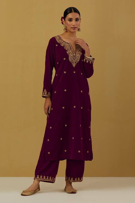 Ikshita Choudhary_Magenta Silk Velvet, Shimmer Organza Floral, Paisley Embroidered Kurta Pant Set _Online_at_Aza_Fashions