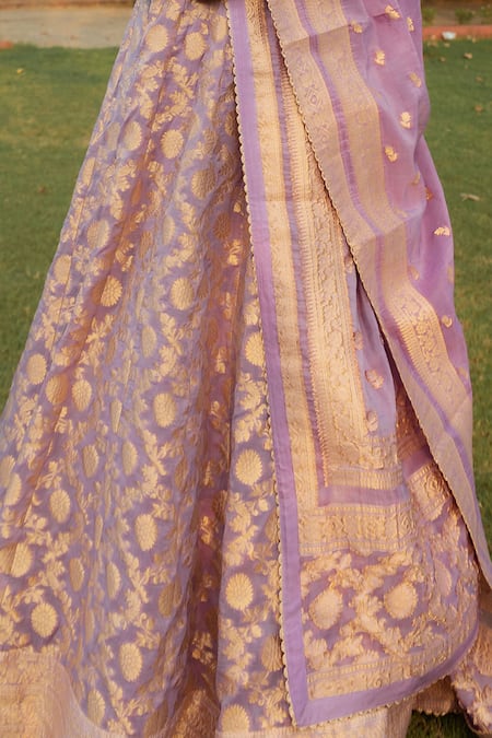 Buy_Safaa_Purple Organza, Lining Shantoon Banarasi Weave Jafna Woven Lehenga Set 