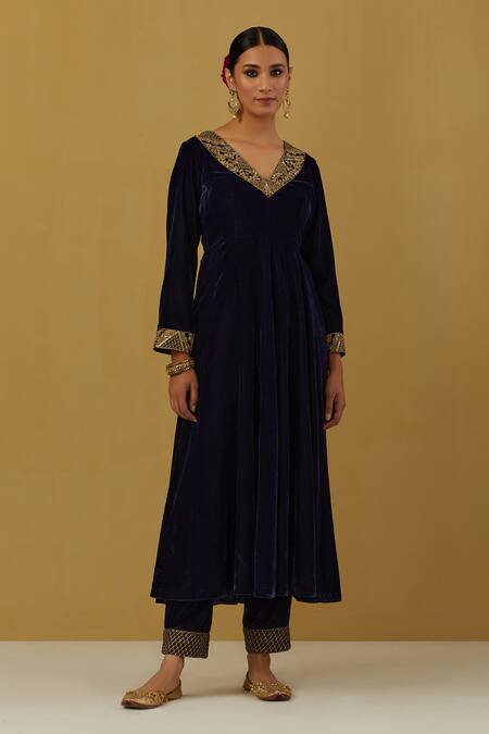 Ikshita Choudhary Blue Silk Velvet, Shimmer Organza Floral, Paisley V Neck Anarkali Pant Set Online at Aza Fashions Ikshita Choudhary_Blue Silk Velvet, Shimmer Organza Floral, Paisley V Neck Anarkali Pant Set _Online_at_Aza_Fashions