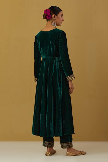 Shop Ikshita Choudhary Green Silk Velvet, Shimmer Organza Floral, Paisley V Neck Anarkali Pant Set at Aza Fashions Shop_Ikshita Choudhary_Green Silk Velvet, Shimmer Organza Floral, Paisley V Neck Anarkali Pant Set _at_Aza_Fashions