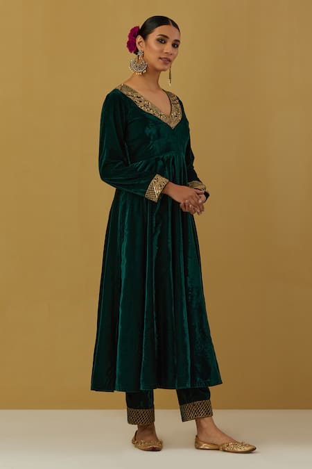 Shop Ikshita Choudhary Green Silk Velvet, Shimmer Organza Floral, Paisley V Neck Anarkali Pant Set Online at Aza Fashions Shop_Ikshita Choudhary_Green Silk Velvet, Shimmer Organza Floral, Paisley V Neck Anarkali Pant Set _Online_at_Aza_Fashions