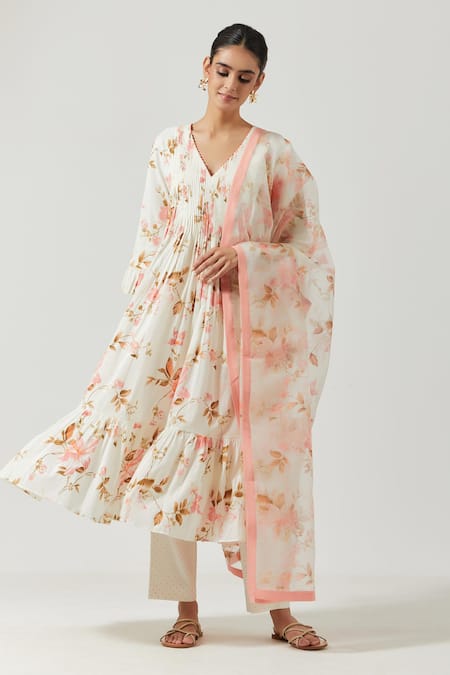Buy Label Earthen Ivory Cotton Mul, Dupatta Organza Silk Printed Floral V Neck Tiered Kurta Set Online at Aza Fashions Buy_Label Earthen_Ivory Cotton Mul, Dupatta Organza Silk Printed Floral V Neck Tiered Kurta Set _Online_at_Aza_Fashions