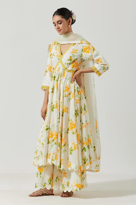 Label Earthen Ivory Cotton Mul, Dupatta Organza Silk Printed Floral Print, Anarkali Set Online at Aza Fashions Label Earthen_Ivory Cotton Mul, Dupatta Organza Silk Printed Floral Print, Anarkali Set _Online_at_Aza_Fashions