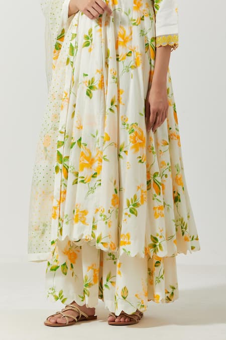 Label Earthen Ivory Cotton Mul, Dupatta Organza Silk Printed Floral Print, Anarkali Set at Aza Fashions Label Earthen_Ivory Cotton Mul, Dupatta Organza Silk Printed Floral Print, Anarkali Set _at_Aza_Fashions