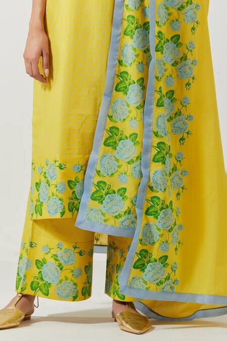 Label Earthen Yellow Cotton Mul Floral Round Detailing Kurta Set at Aza Fashions Label Earthen_Yellow Cotton Mul Floral Round Detailing Kurta Set _at_Aza_Fashions