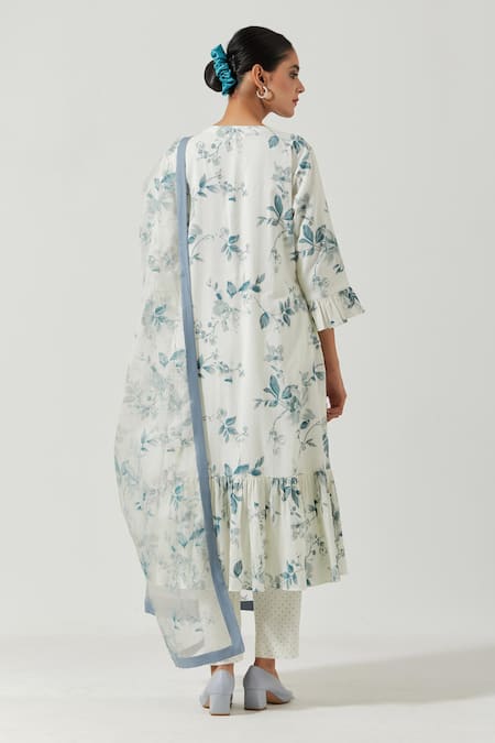 Shop Label Earthen Ivory Cotton Mul, Dupatta Organza Silk Printed Floral V Neck Kurta Set at Aza Fashions Shop_Label Earthen_Ivory Cotton Mul, Dupatta Organza Silk Printed Floral V Neck Kurta Set _at_Aza_Fashions