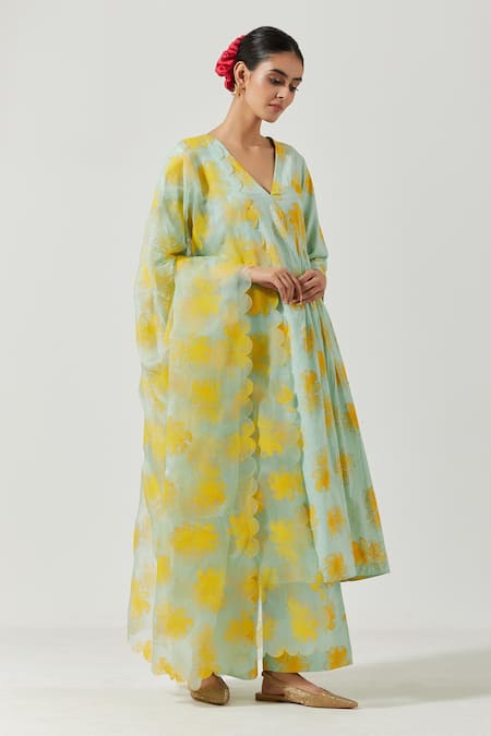 Buy Label Earthen Green Cotton Mul, Dupatta Organza Silk Printed Foil V Neck Kurta Set Online at Aza Fashions Buy_Label Earthen_Green Cotton Mul, Dupatta Organza Silk Printed Foil V Neck Kurta Set _Online_at_Aza_Fashions