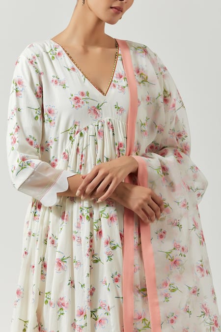 Shop_Label Earthen_Ivory Cotton Mul, Dupatta Organza Silk Printed Floral V Neck Gathered Kurta Set _Online_at_Aza_Fashions