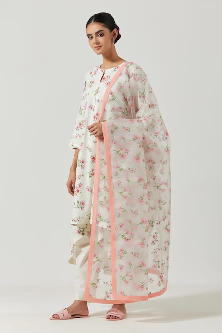 Label Earthen Ivory Cotton Mul, Dupatta Organza Silk Printed Floral Asymmetric Hem Kurta Set Online at Aza Fashions Label Earthen_Ivory Cotton Mul, Dupatta Organza Silk Printed Floral Asymmetric Hem Kurta Set _Online_at_Aza_Fashions