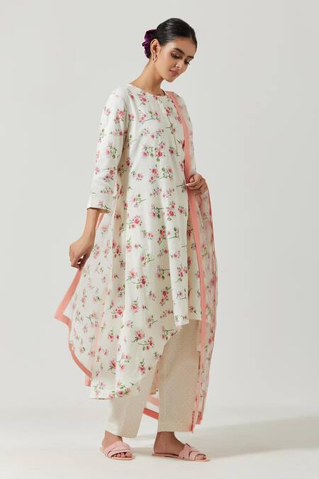 Buy Label Earthen Ivory Cotton Mul, Dupatta Organza Silk Printed Floral Asymmetric Hem Kurta Set Online at Aza Fashions Buy_Label Earthen_Ivory Cotton Mul, Dupatta Organza Silk Printed Floral Asymmetric Hem Kurta Set _Online_at_Aza_Fashions